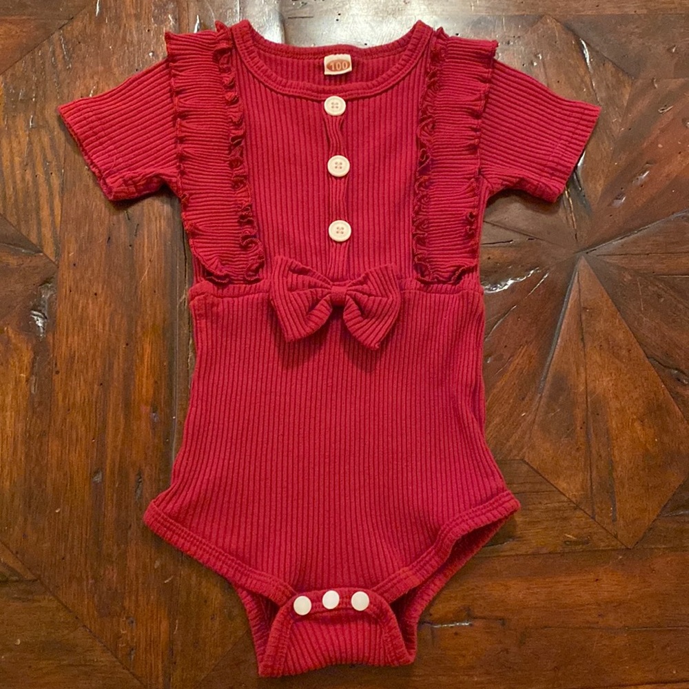 Maroon Ribbed Short Sleeve Shirt w/ Natural Buttons Bow Detail Girls Size 100